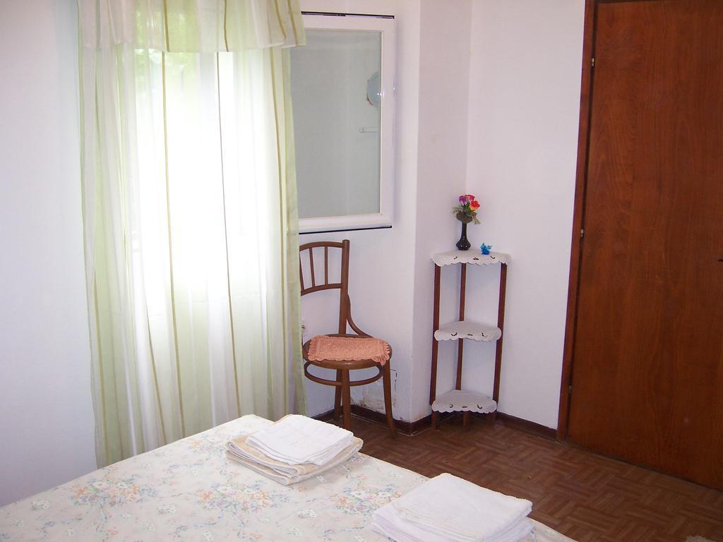 Apartment Dinka Kornić Habitación foto