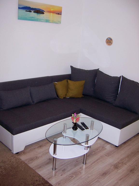 Apartment Dinka Kornić Exterior foto